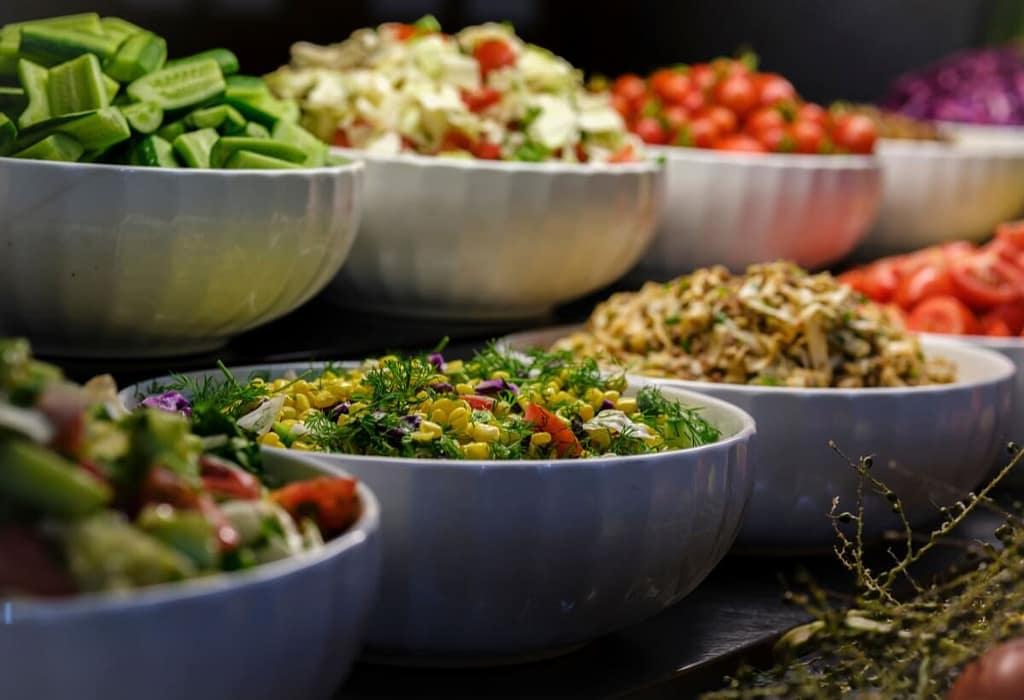 Saladas nutritivas para o Almoço: Simples, Rápidas e Cheias de Sabor Saladas Nutritivas para o Almoço