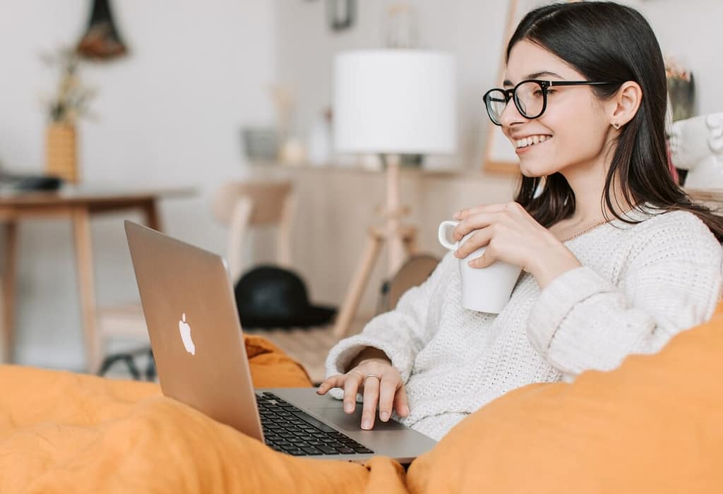 O que é Renda Silenciosa e Por Que ela é Perfeita Para Introvertidas (Especialmente com Blog) 2 renda silenciosa com blogs