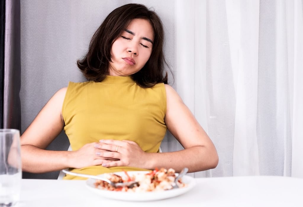 Sente a Barriga Inchada? 5 Alimentos "Saudáveis" que Estão Inflamando seu Corpo (e o que comer no lugar) 5 sente a barriga inchada alimentos inflamando