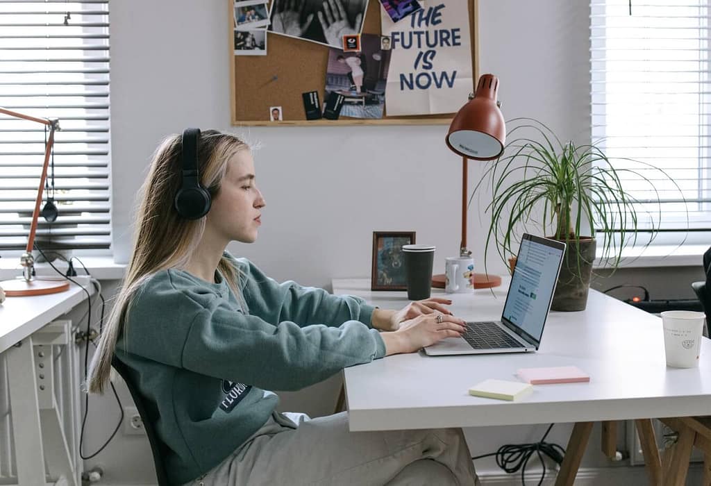 Por Que Toda Mulher Deveria Dominar Uma Habilidade Digital Hoje (E Como Começar Amanhã) toda mulher deveria dominar habilidade digital