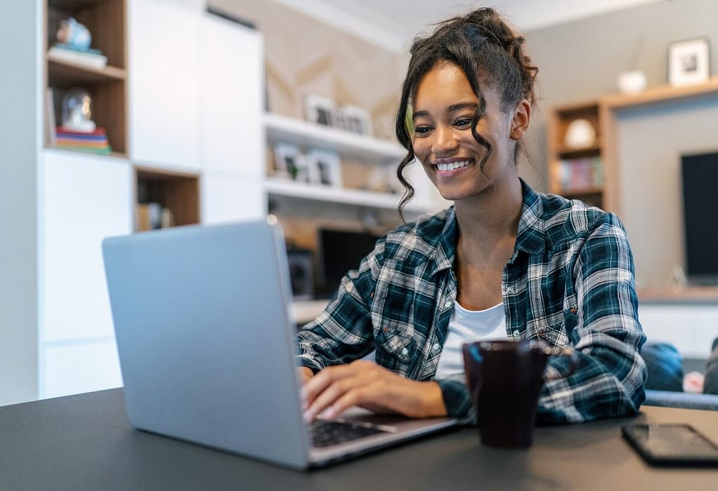 A verdade sobre a solidão de empreender em casa (e como lidar) verdade sobre a solidao de empreender em casa