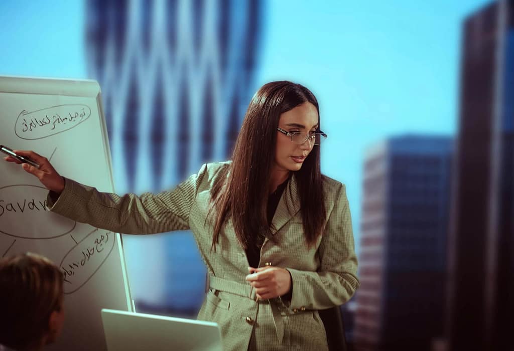 Feminina, mas não Frágil: Como usar sua suavidade como arma de poder nos negócios e na vida 2 Feminina