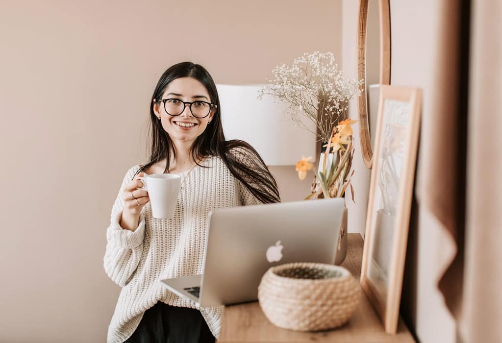 Adeus Perfeccionismo: Por que "Feito é Melhor que Perfeito" vai te fazer rica e feliz 2 Como vencer o perfeccionismo para alcançar a liberdade financeira e o sucesso digital.