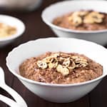 Mingau de aveia com cacau e coco Mingau de aveia com cacau e coco