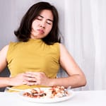 Sente a Barriga Inchada? 5 Alimentos "Saudáveis" que Estão Inflamando seu Corpo (e o que comer no lugar) sente a barriga inchada alimentos inflamando